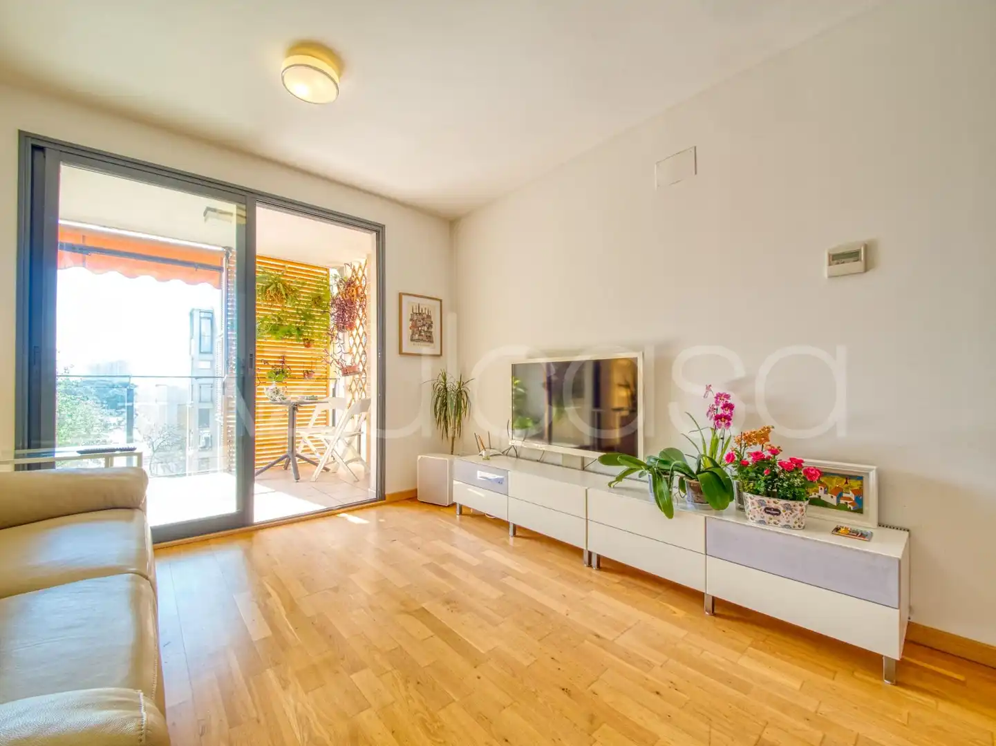 Wohnzimmer von Wohnung zum Verkauf in El Campello mit Klimaanlage, Privatgarten und Parkett