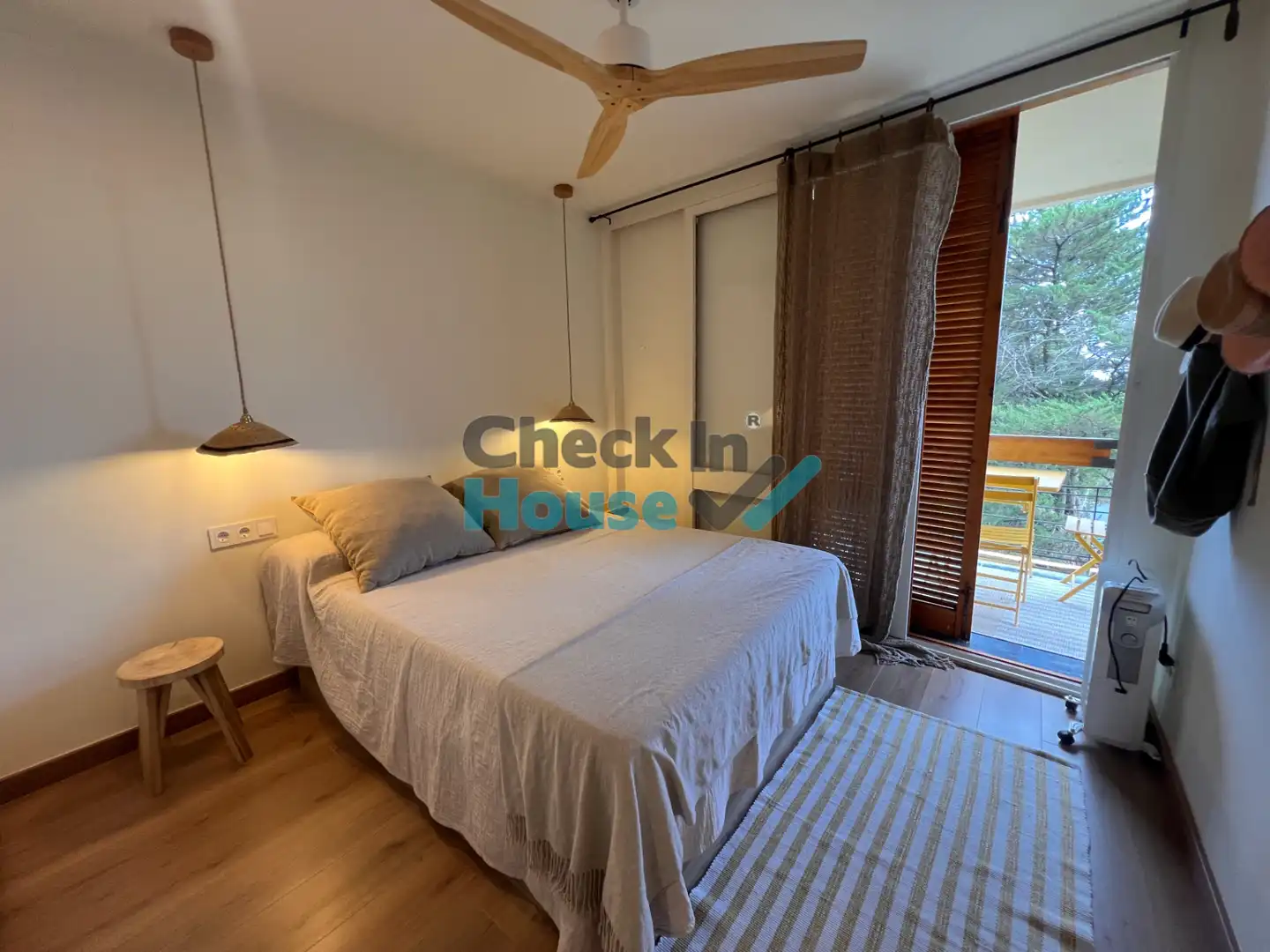 Dormitori de Apartament de lloguer en Sant Feliu de Guíxols amb Moblat, Forn i Rentadora