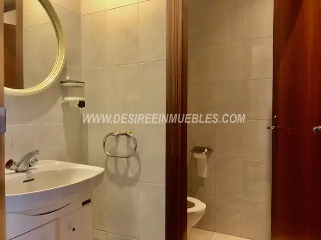 Baño de Local de alquiler en Valencia con Aire acondicionado y Calefacción