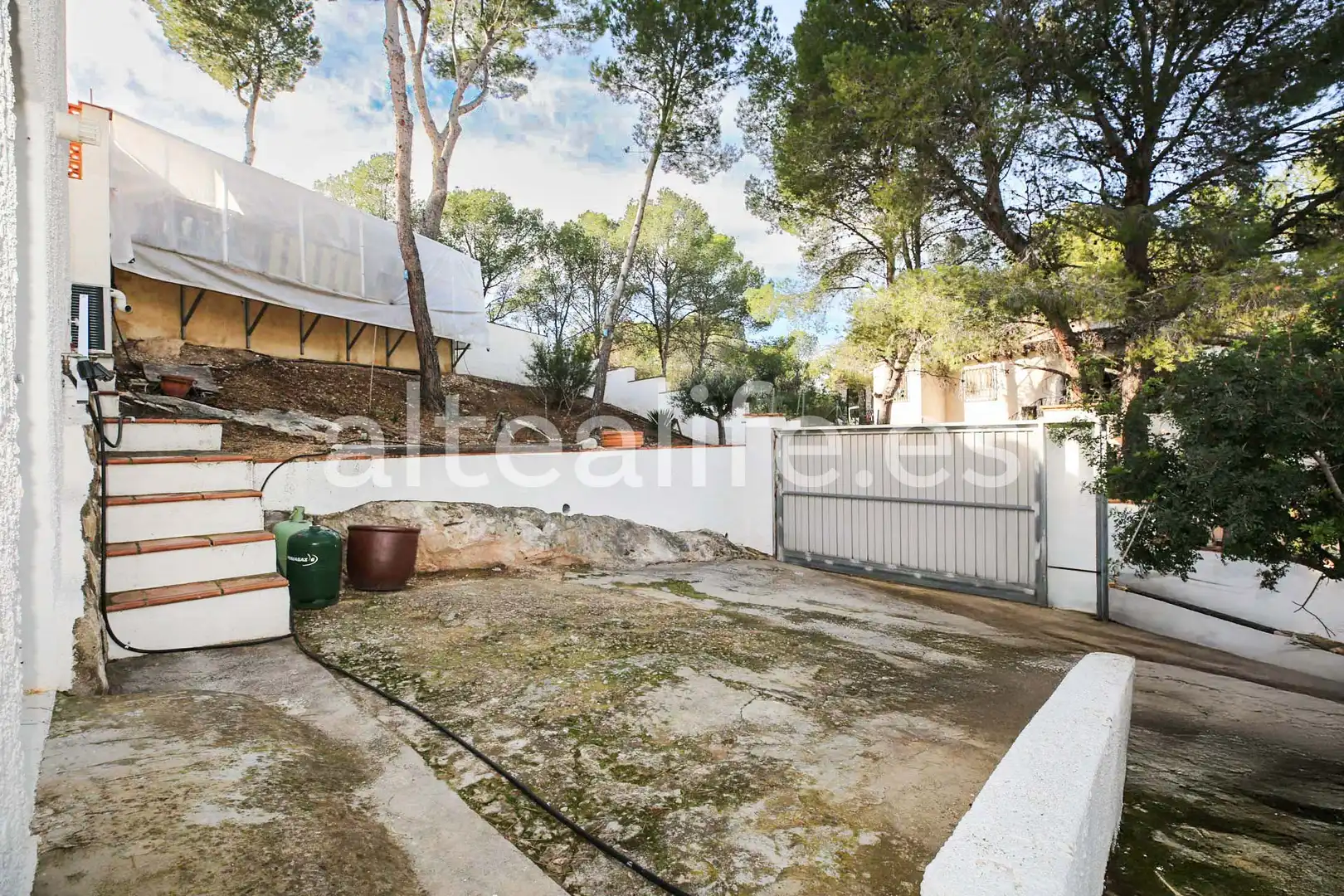 Vista exterior de Casa o xalet en venda en La Nucia amb Aire condicionat, Jardí privat i Terrassa