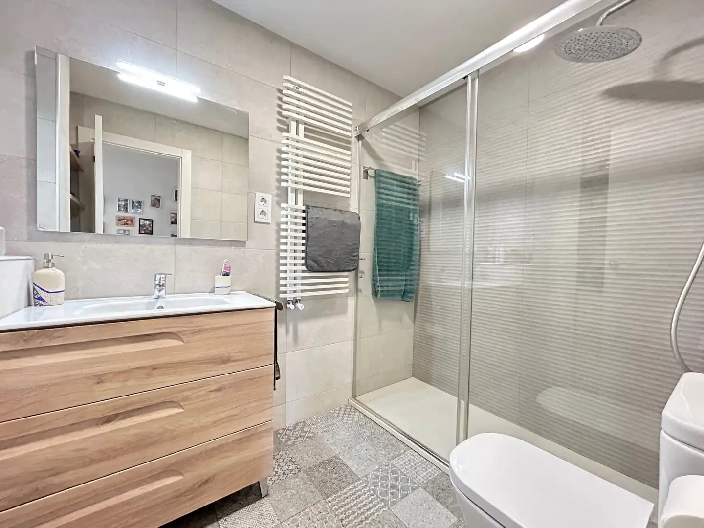 Badezimmer von Maisonette zum Verkauf in Sant Boi de Llobregat mit Klimaanlage, Heizung und Parkett