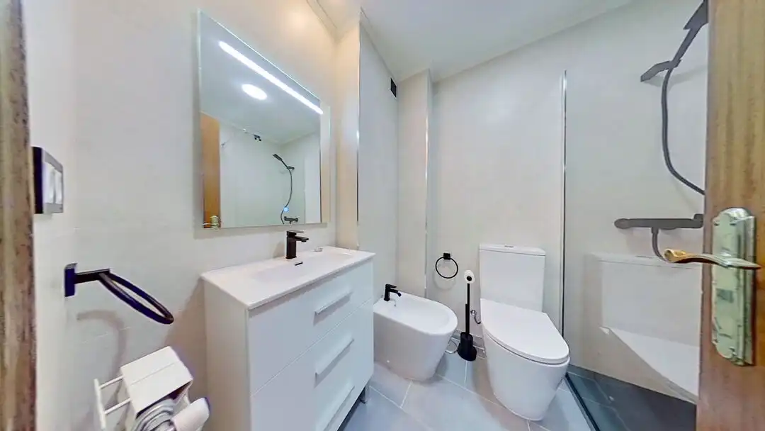Bathroom of Flat for rent in Madrid  with Heating and Swimming Pool