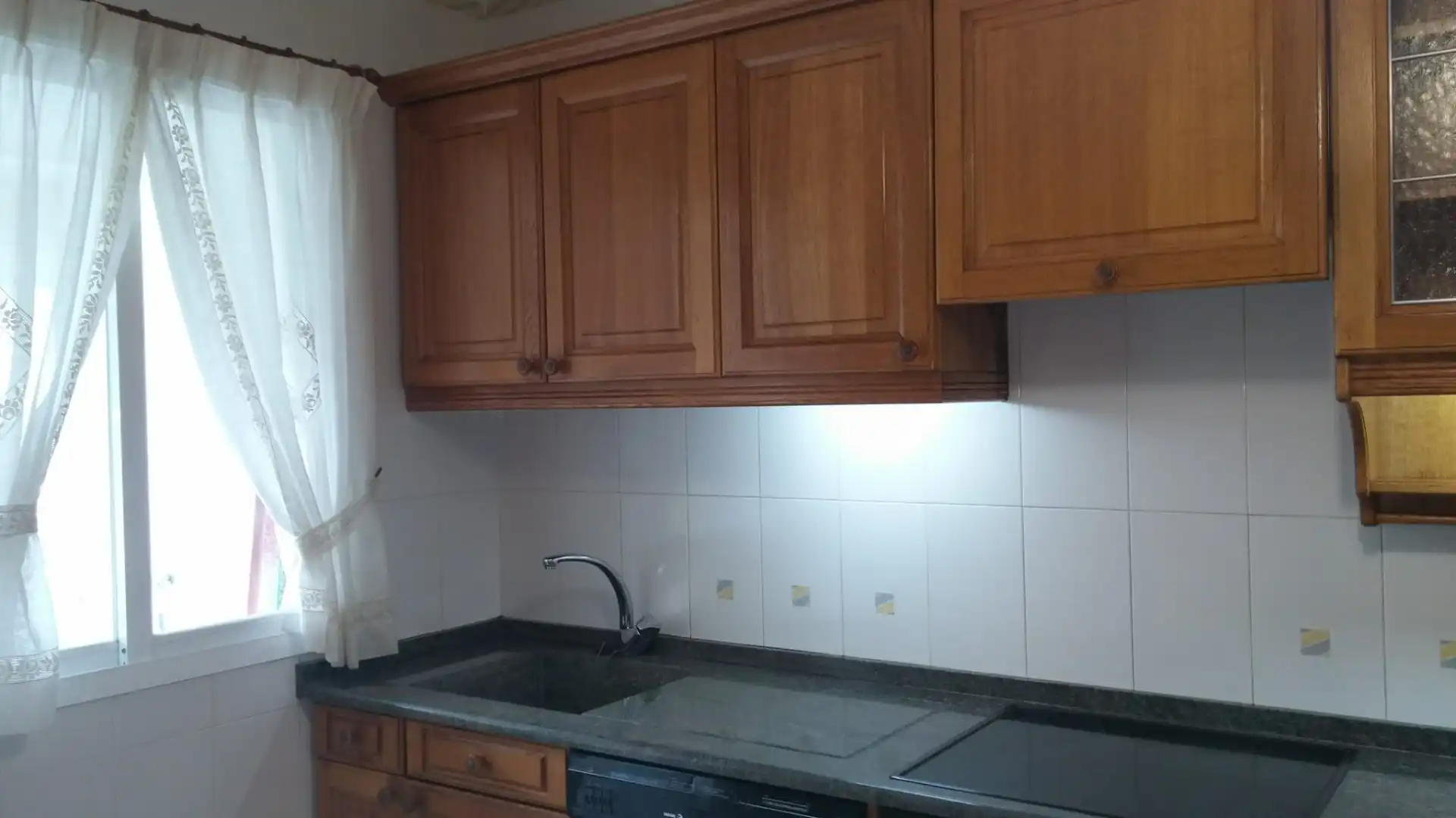 Cuina de Dúplex de lloguer en Ferrol amb Calefacció, Parquet i Moblat