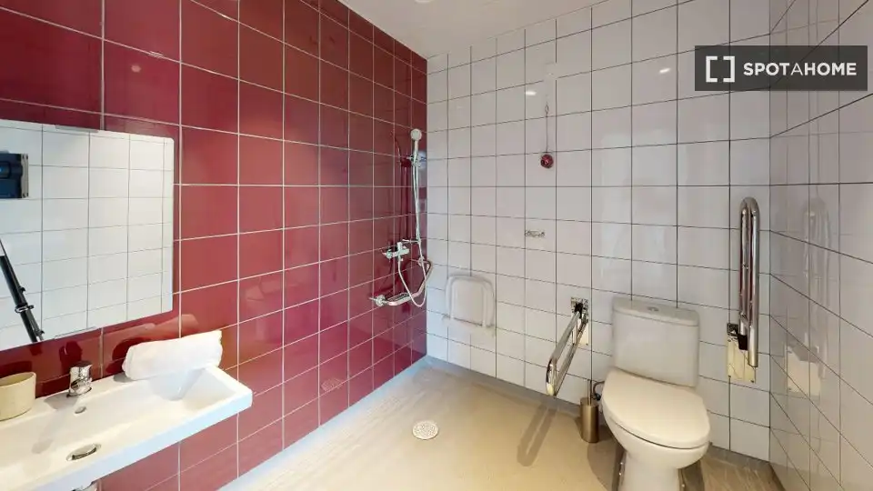 Baño de Piso de alquiler en Moncada con Aire acondicionado, Calefacción y Amueblado