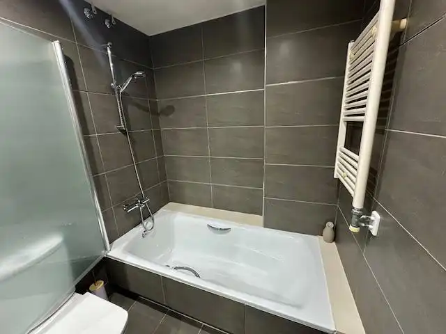 Bathroom of Flat for sale in Badalona  with Air Conditioner, Heating and Parquet flooring