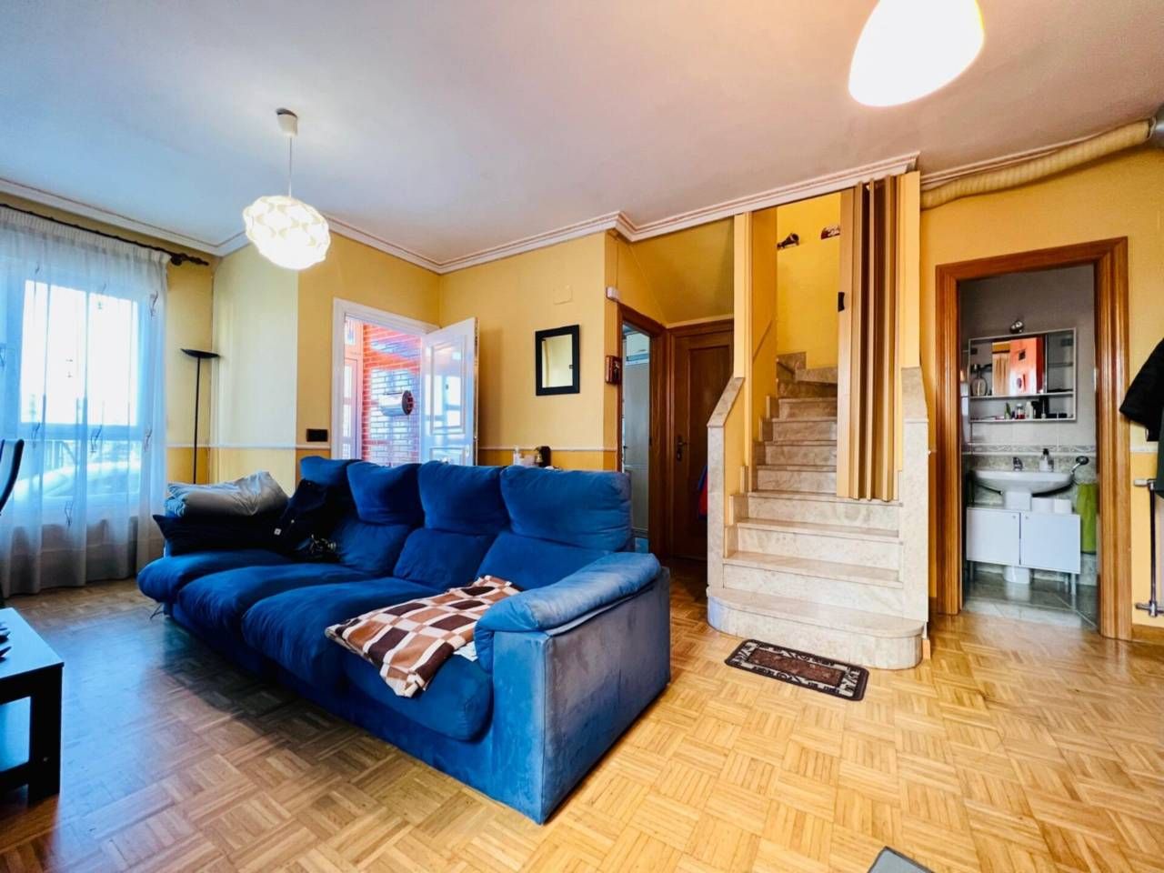 Living room of Single-family semi-detached for sale in Burgos Capital  with Heating, Private garden and Parquet flooring