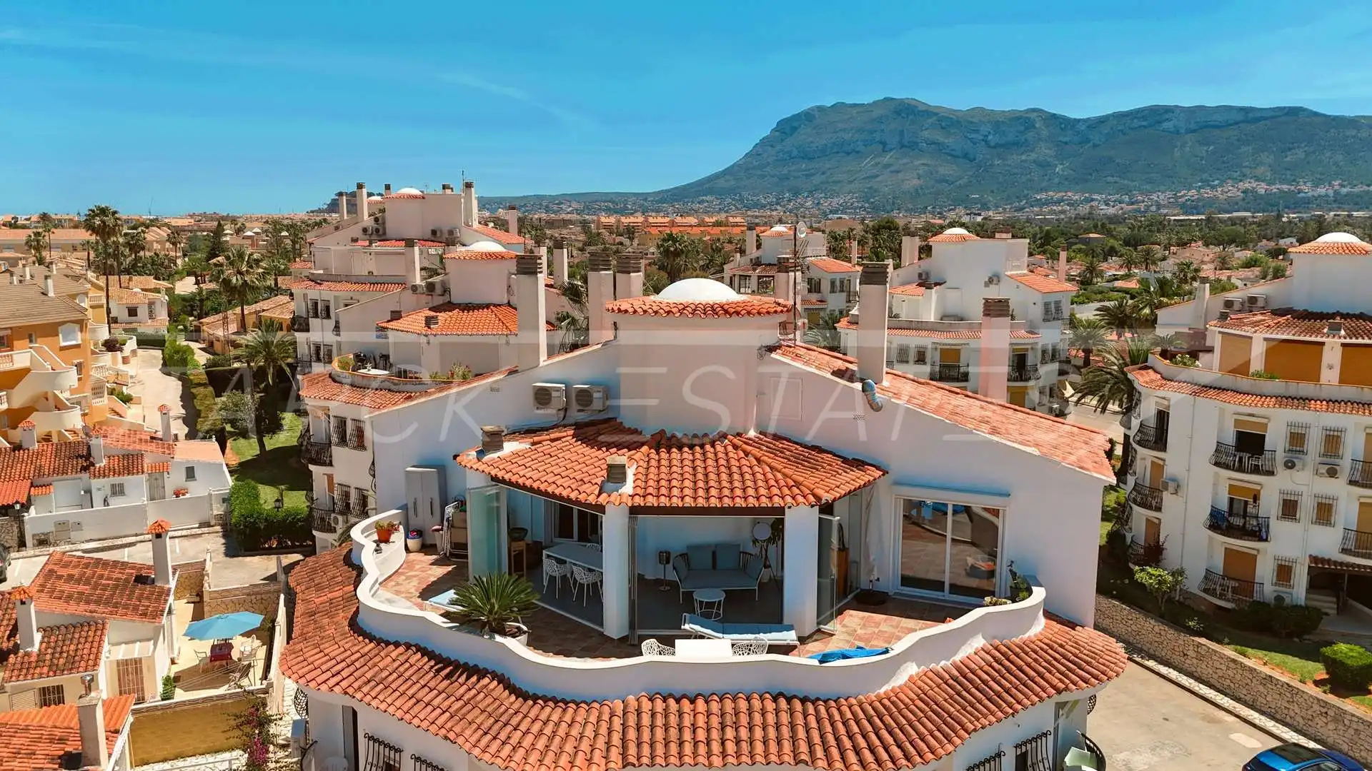 Vista exterior de Ático en venta en Dénia con Aire acondicionado, Jardín privado y Piscina