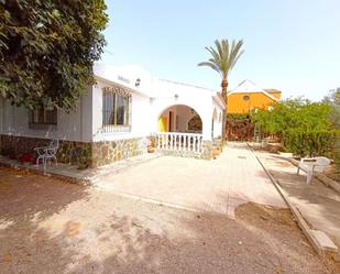 Vista exterior de Casa o xalet de lloguer en Monforte del Cid amb Jardí privat i Terrassa