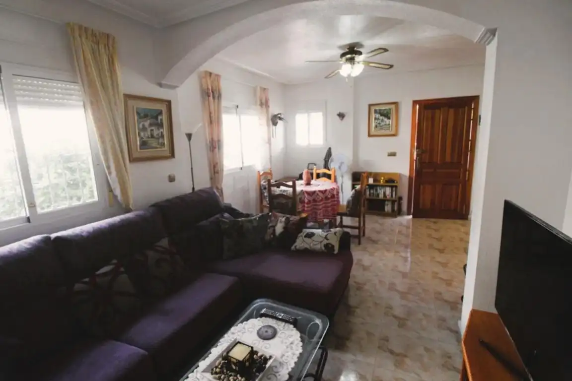 Sala d'estar de Casa adosada en venda en Orihuela amb Jardí privat, Terrassa i Moblat