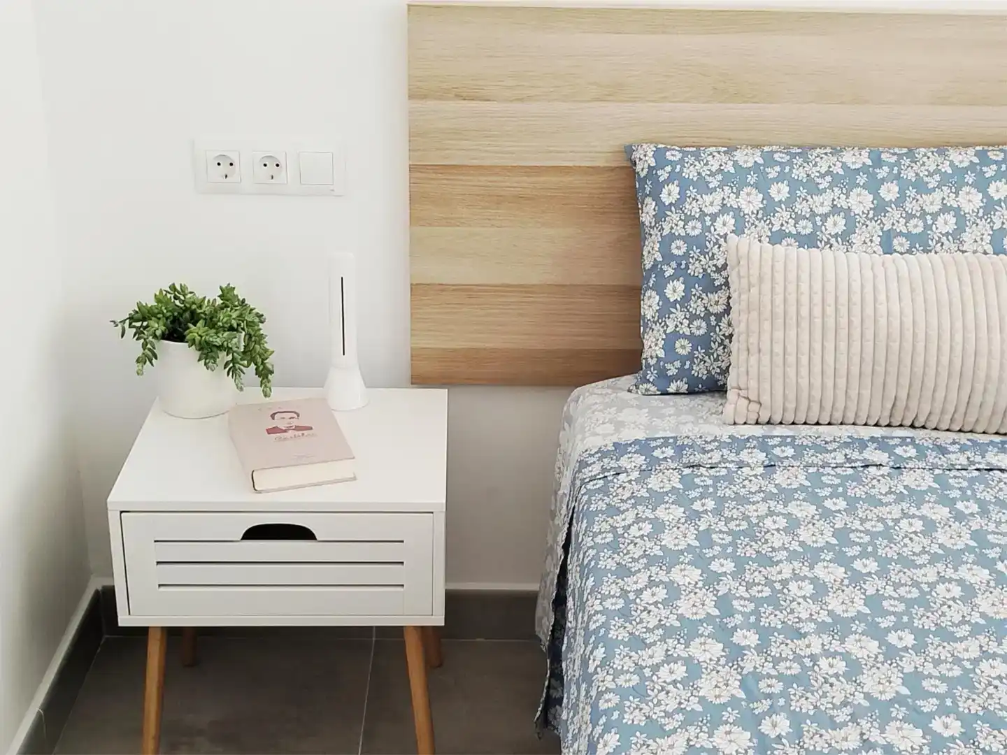 Dormitori de Apartament de lloguer en Fuengirola amb Aire condicionat, Moblat i Forn