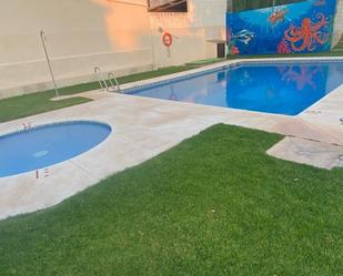 Piscina de Casa adosada en venda en Alameda amb Aire condicionat, Terrassa i Piscina comunitària