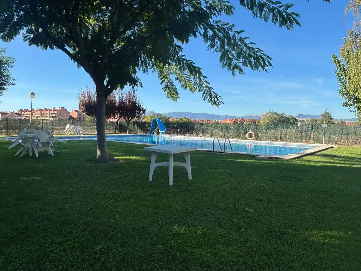 Casa a schiera con piscina in vendita a avda. de madrid, imagen 2