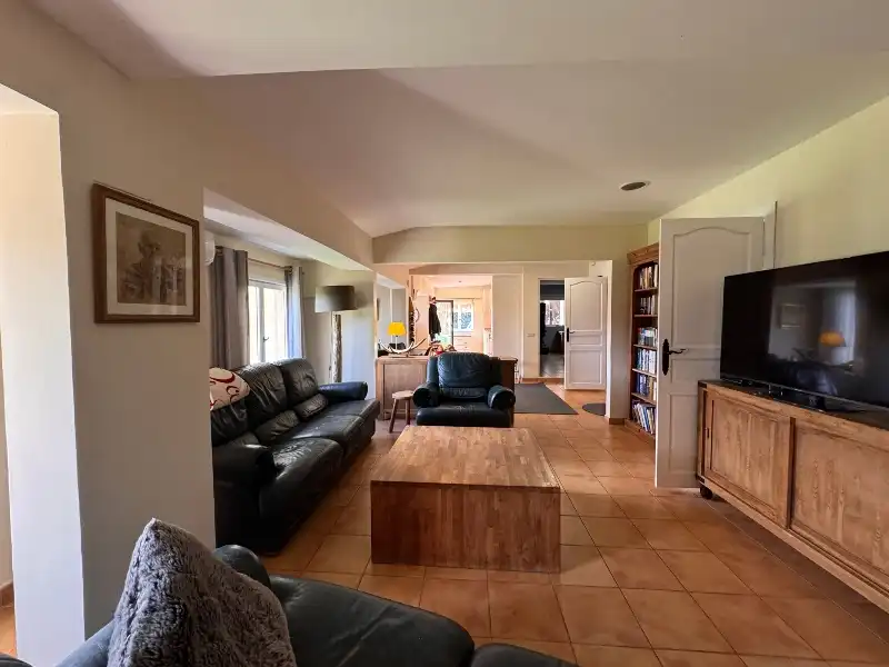 Sala de estar de Finca rústica en venta en Ullastret con Aire acondicionado, Calefacción y Jardín privado