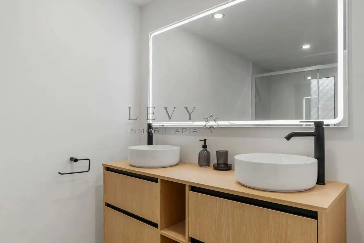 Badezimmer von Erdgeschoss zur Miete in Marbella mit Heizung, Terrasse und Schwimmbad