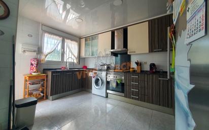 Kitchen of Flat for sale in Vilalba Sasserra  with Air Conditioner, Heating and Oven