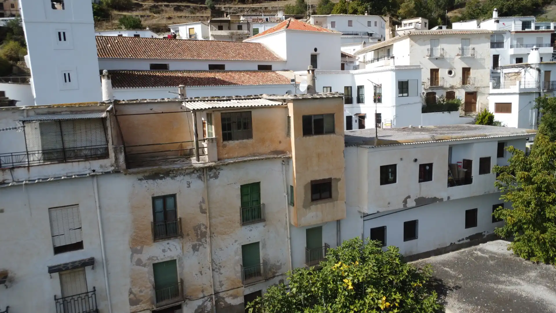 Vista exterior de Casa adosada en venda en Bérchules amb Terrassa i Balcó