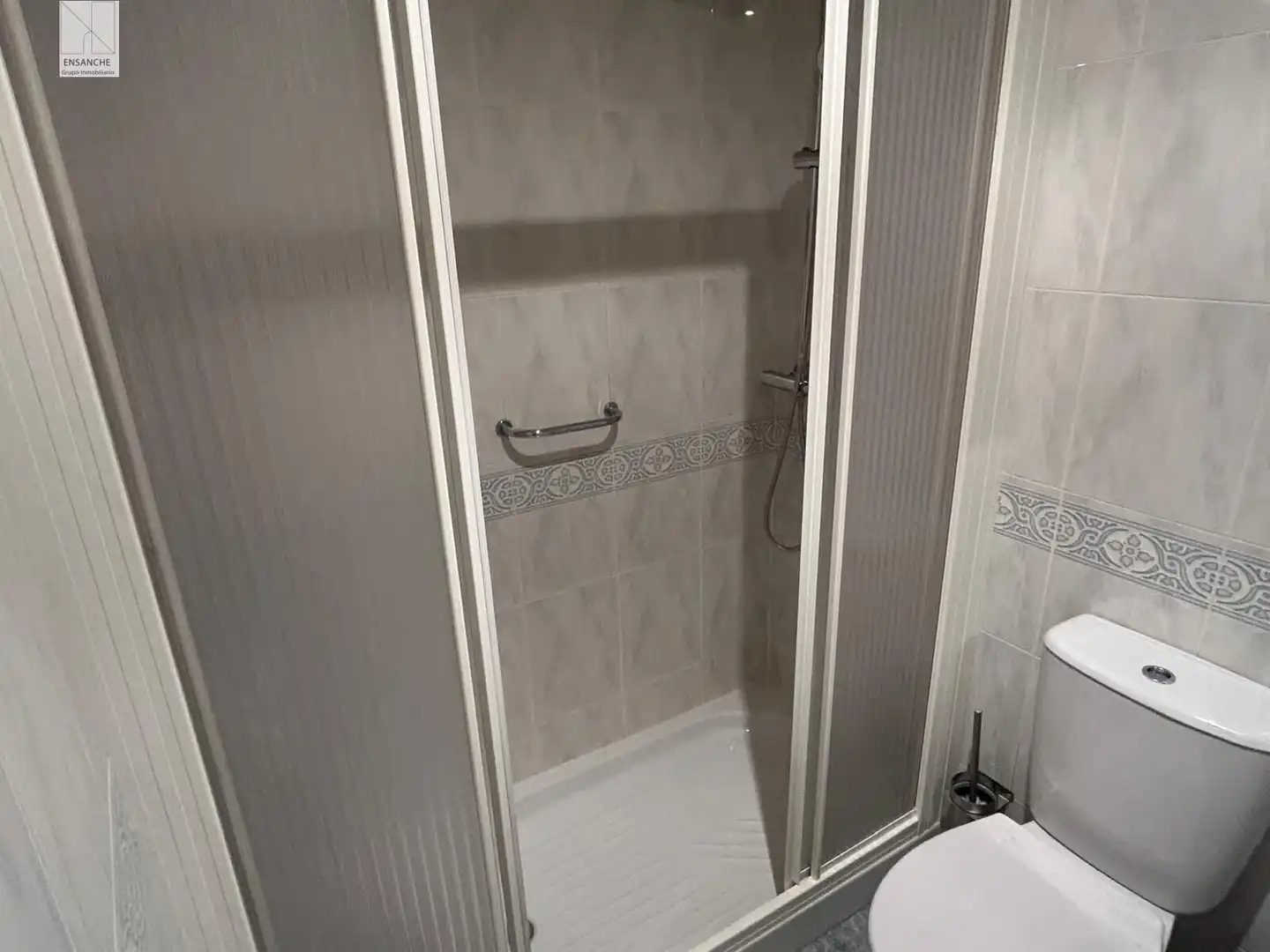 Bathroom of Flat for rent in Santiago de Compostela   with Heating and Furnished