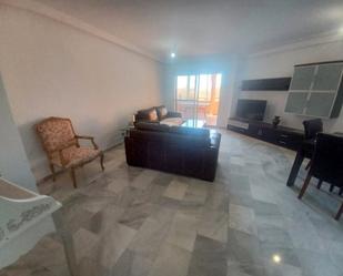 Sala d'estar de Pis en venda en Estepona amb Aire condicionat, Calefacció i Jardí privat
