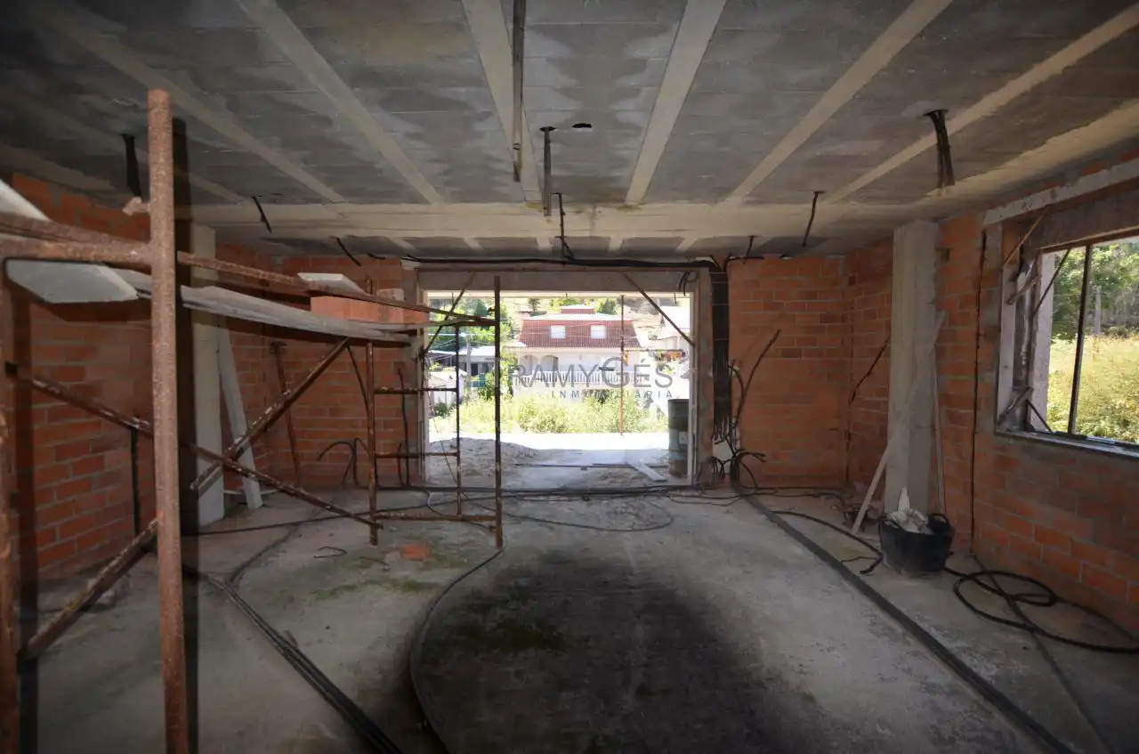 Casa o xalet en venda en Redondela amb Jardí privat, Terrassa i Traster