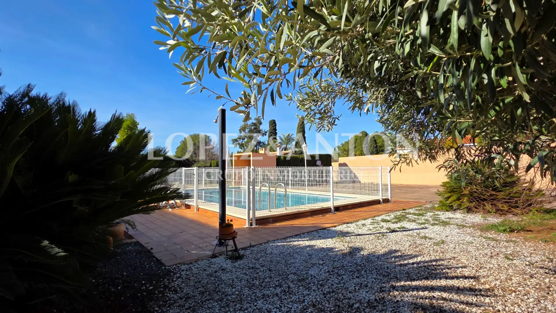 Piscina de Casa o xalet en venda en La Pobla de Vallbona amb Aire condicionat, Calefacció i Jardí privat