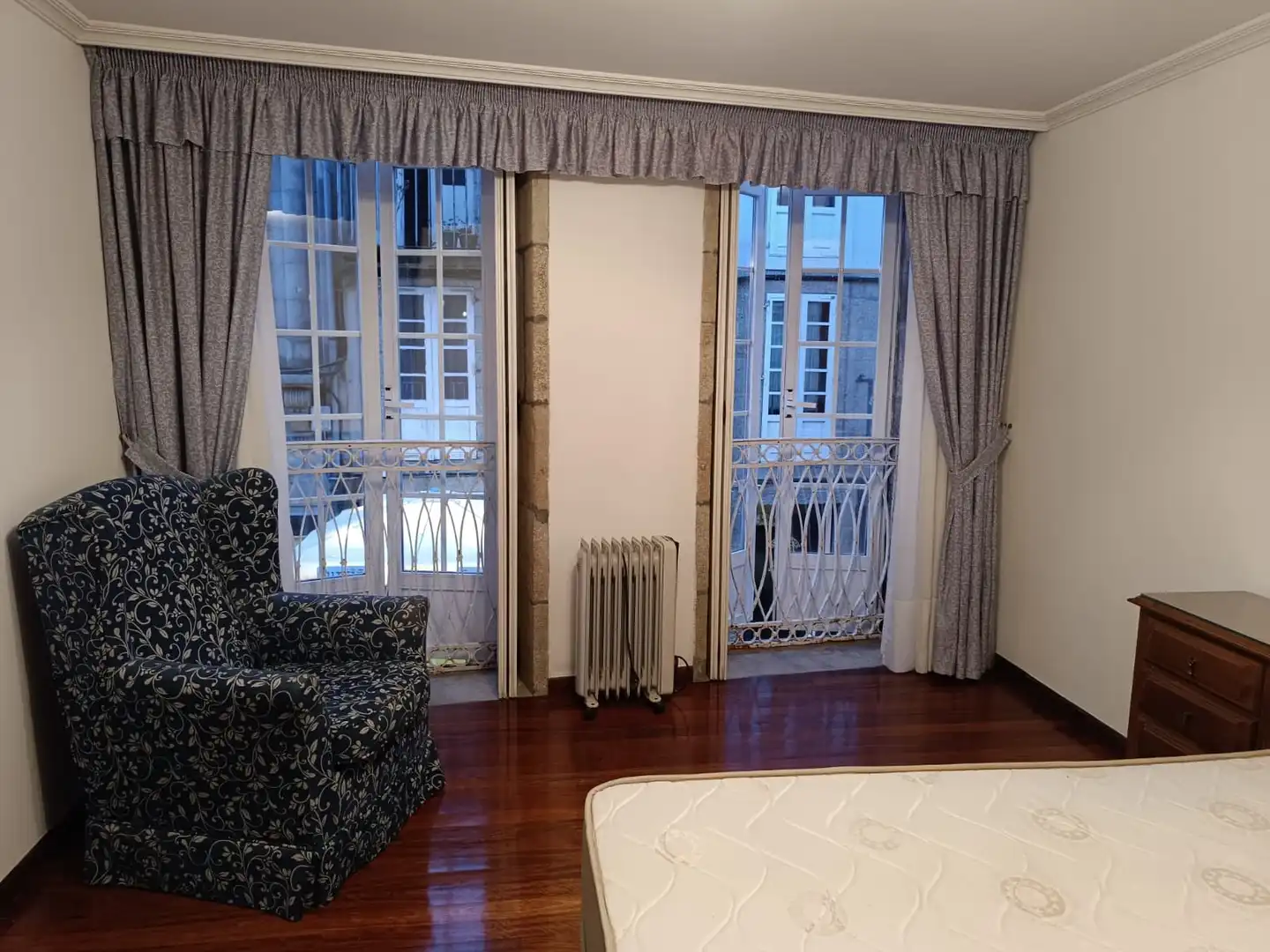 Habitación de Piso en venta en Santiago de Compostela  con Calefacción, Amueblado y Balcón