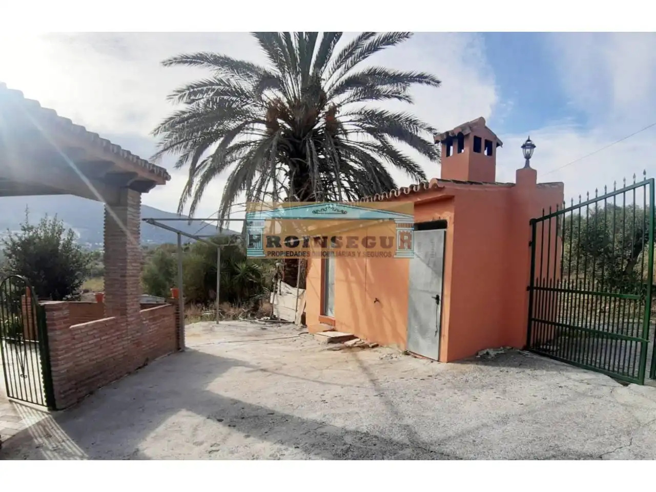 Casa rústica amb piscina en venda a Calle ctra coin