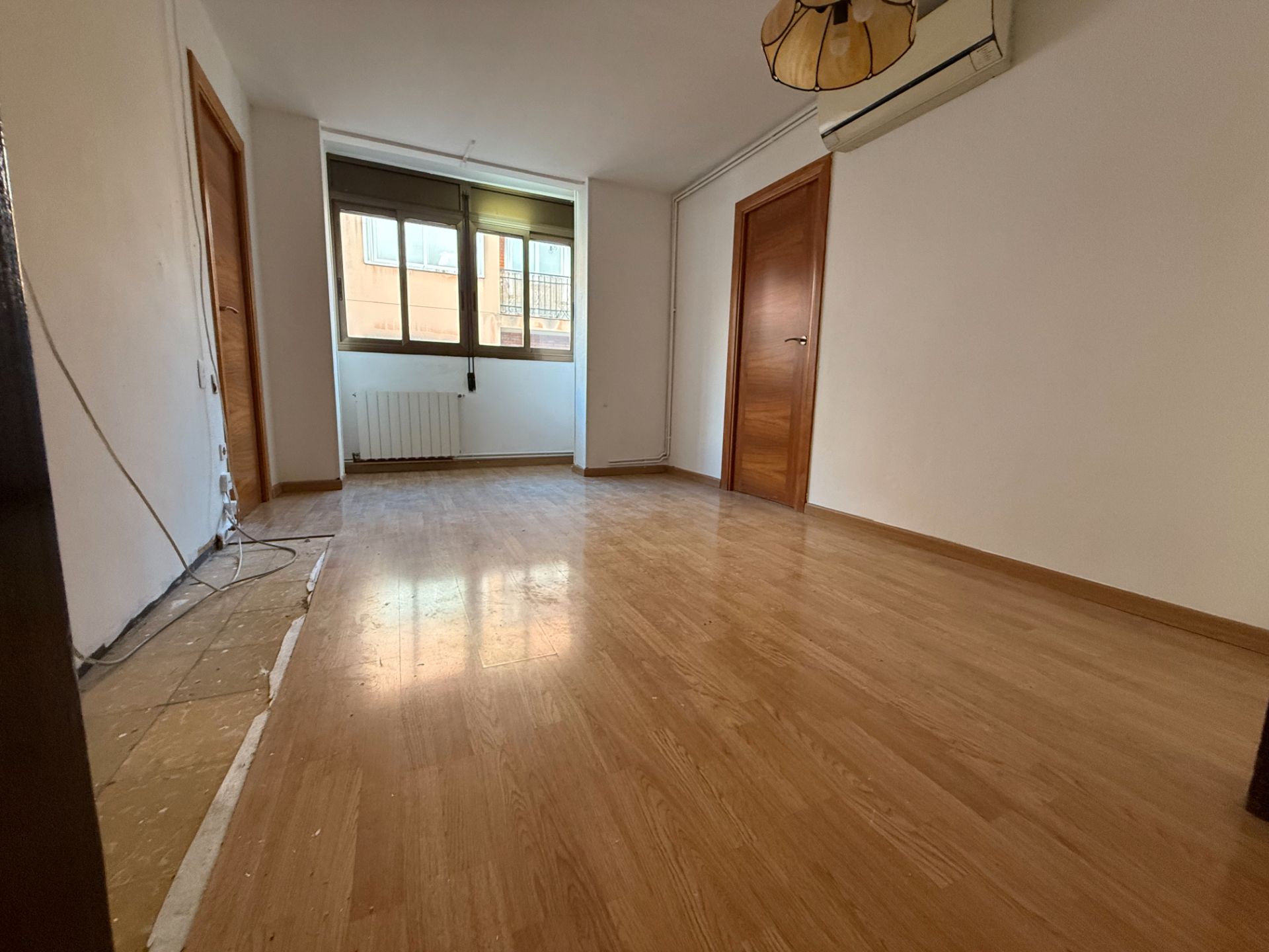 Habitación de Piso en venta en Cornellà de Llobregat con Aire acondicionado, Calefacción y Parquet