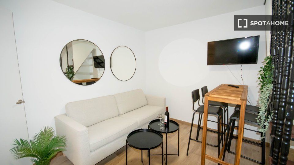 Living room of Flat to rent in  Madrid Capital  with Air Conditioner, Heating and Furnished