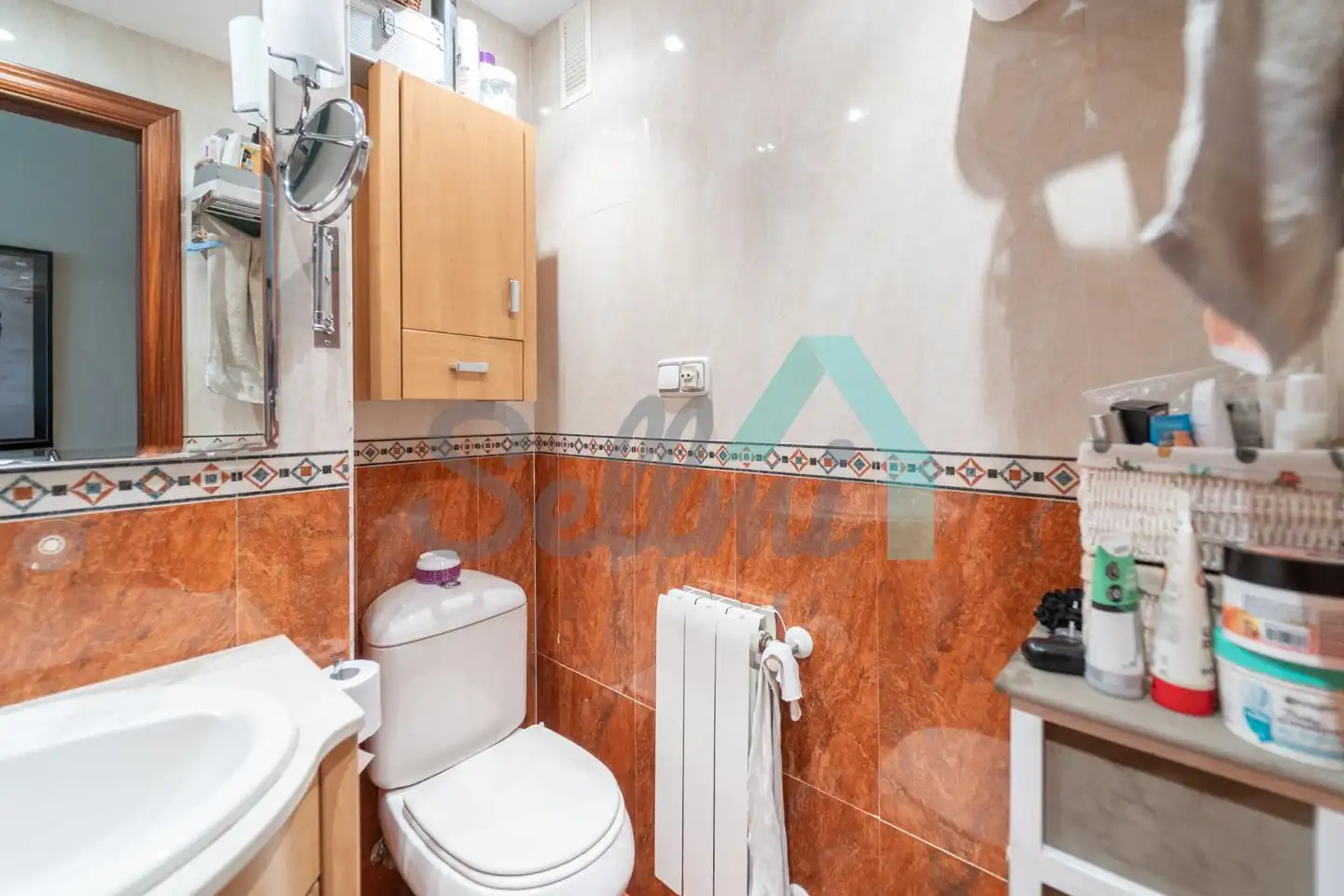 Bathroom of Flat for sale in Oviedo   with Heating, Parquet flooring and Storage room