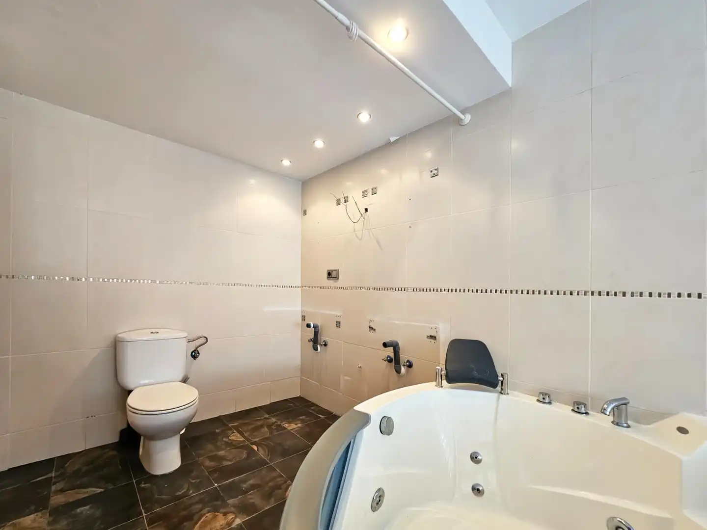 Bany de Casa o xalet en venda en Santa Pola amb Terrassa, Jacuzzi i Piscina comunitària