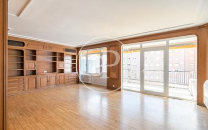 Living room of Flat for sale in  Barcelona Capital  with Air Conditioner, Heating and Terrace