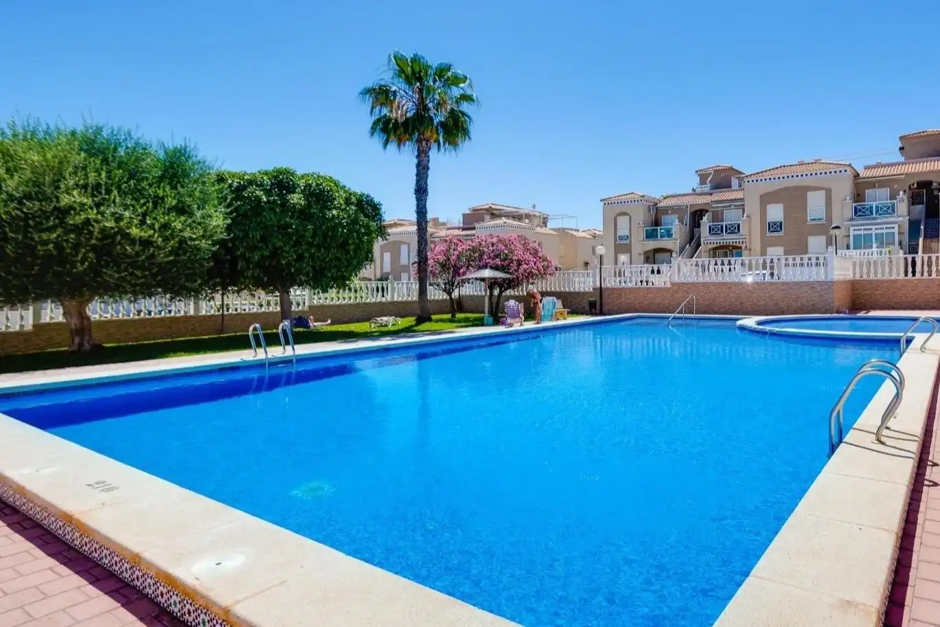 Piscina de Planta baixa en venda en Torrevieja amb Aire condicionat, Calefacció i Jardí privat