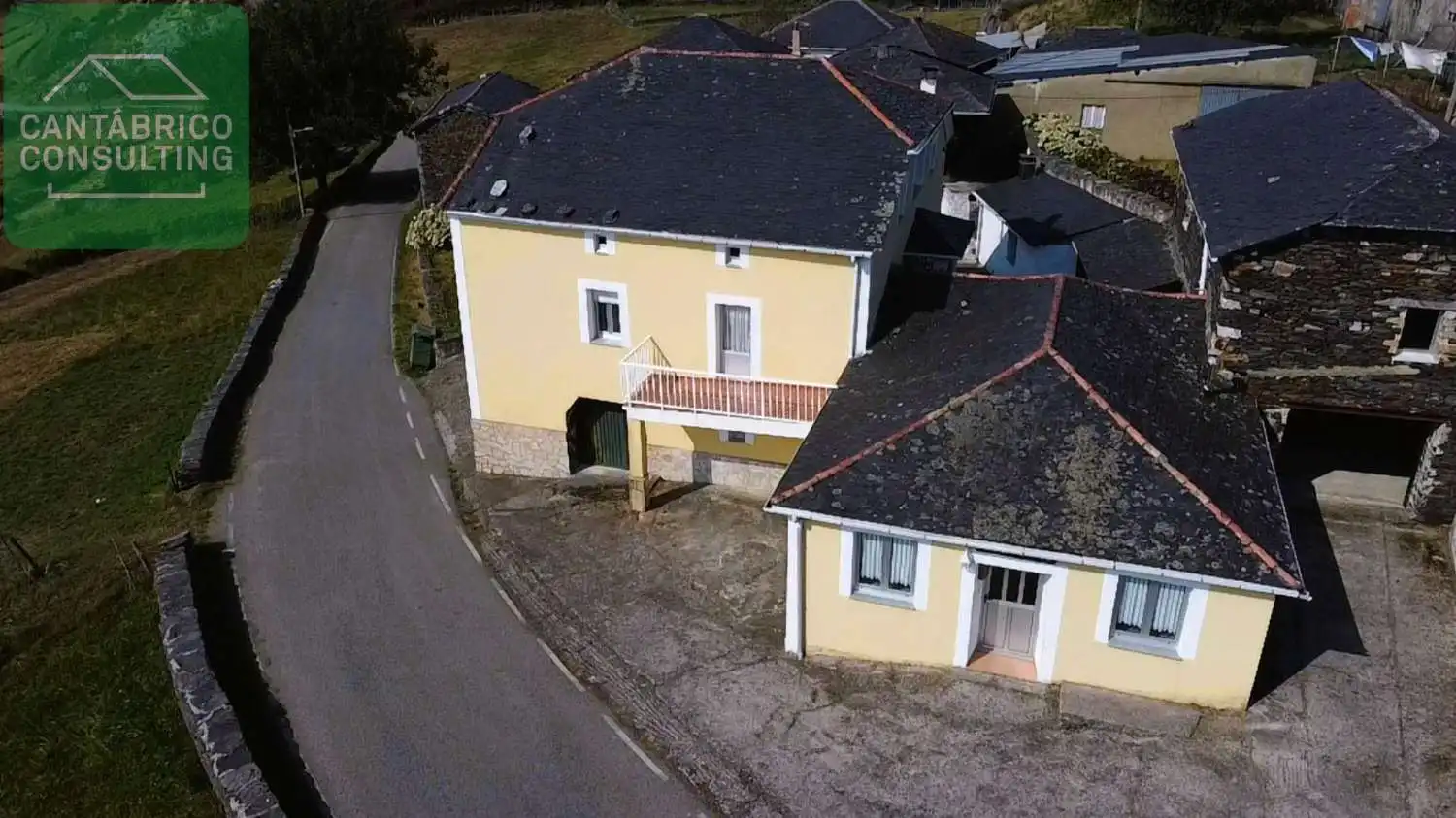 Vista exterior de Finca rústica en venda en Villayón amb Calefacció, Parquet i Terrassa