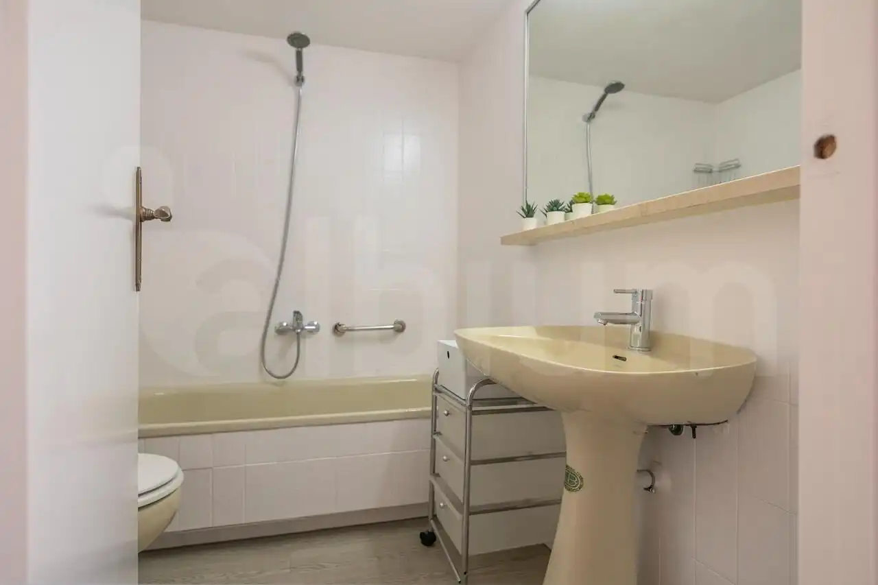 Bathroom of Flat for rent in Barcelona  with Heating, Parquet flooring and Terrace