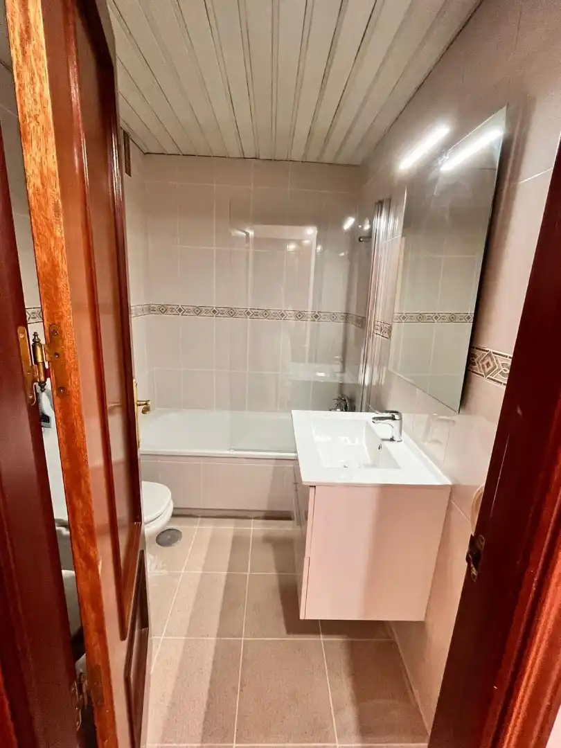 Badezimmer von Wohnungen zur Miete in Málaga mit Klimaanlage, Möbliert und Ofen