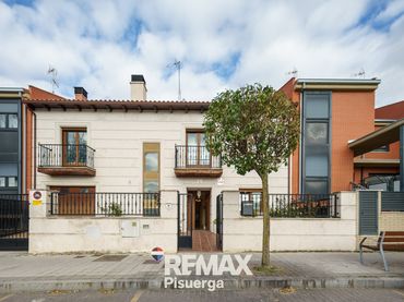 Villa mit Balkon zum Verkauf in Calle Comunidad de Cantabria 25