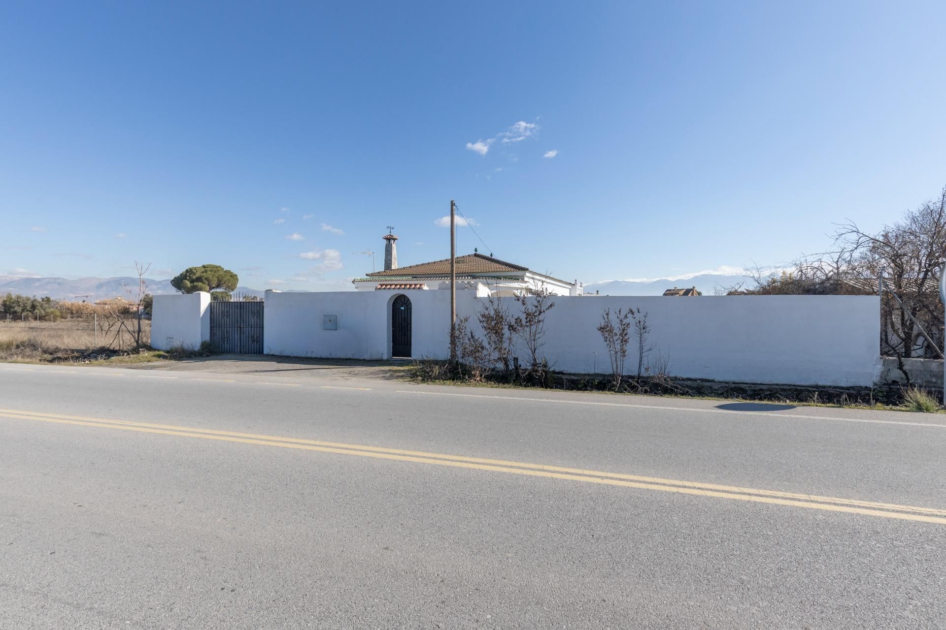 Vista exterior de Casa o xalet en venda en Las Gabias amb Jardí privat i Piscina
