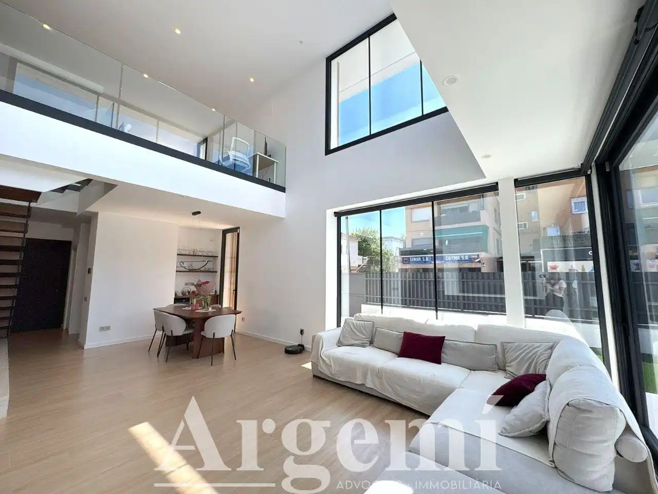 Sala de estar de Casa o chalet en venta en Santa Perpètua de Mogoda con Aire acondicionado, Jardín privado y Piscina