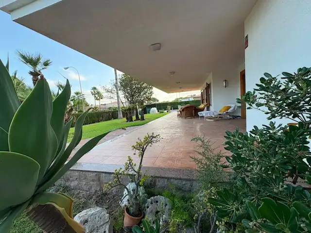 Terrassa de Casa o xalet en venda en Benicasim / Benicàssim amb Jardí privat, Terrassa i Piscina