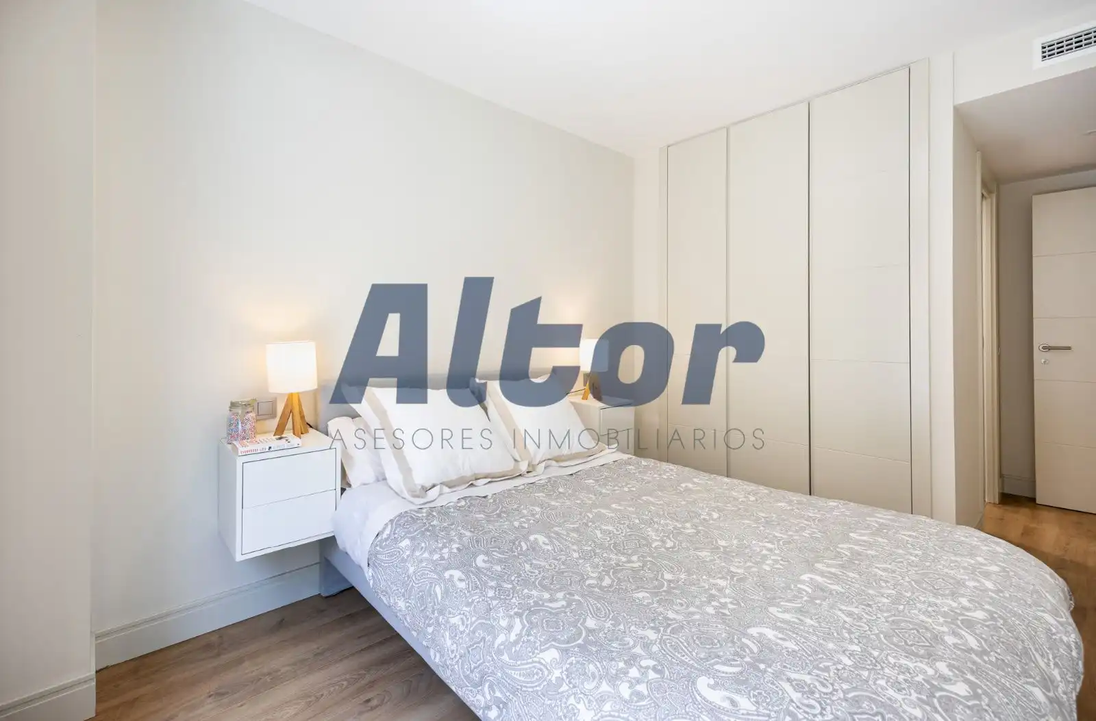 Schlafzimmer von Wohnung zum Verkauf in Madrid mit Klimaanlage, Abstellraum und Schwimmbad