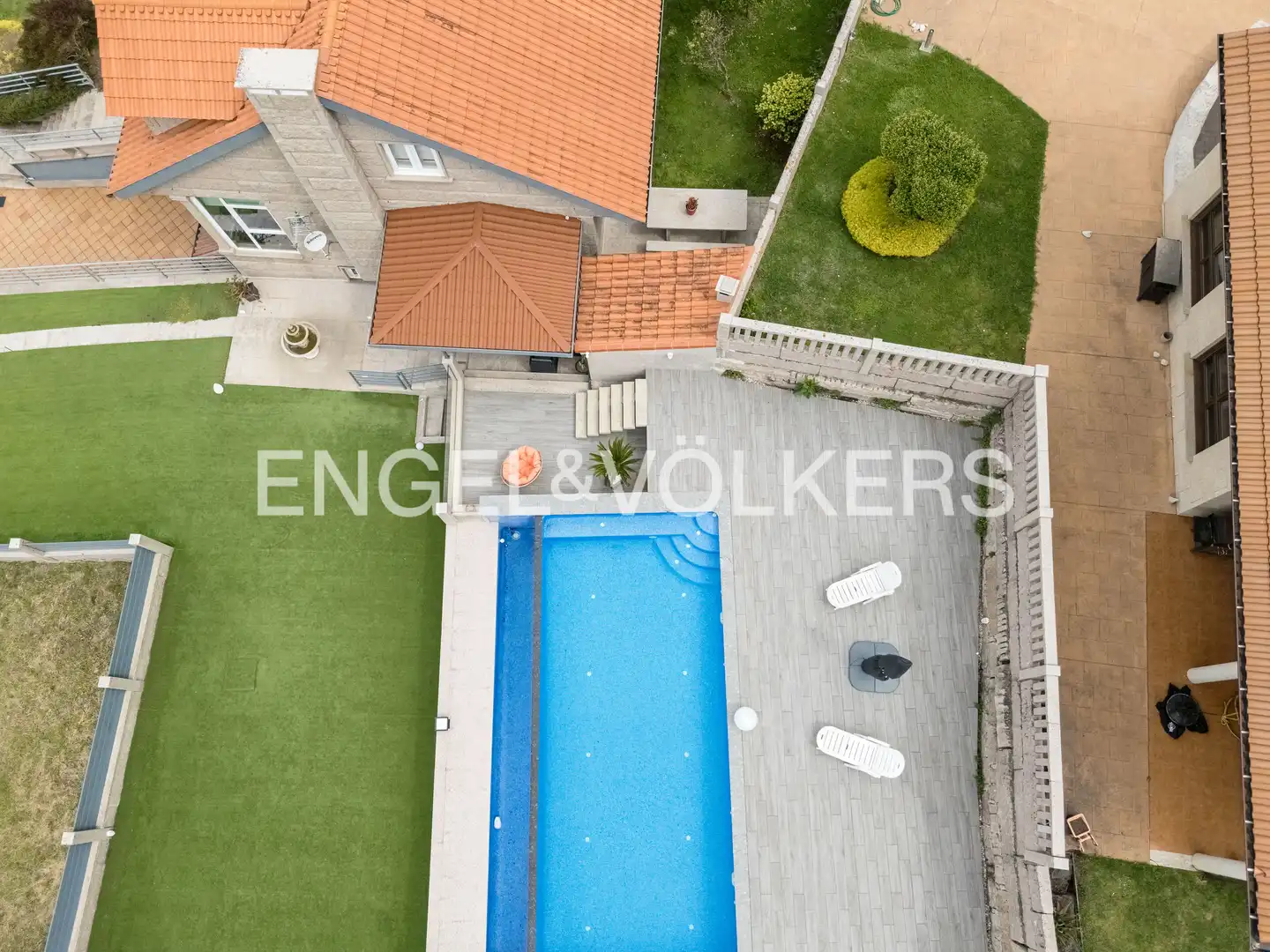 Piscina de Casa o xalet en venda en Oia amb Calefacció, Jardí privat i Parquet