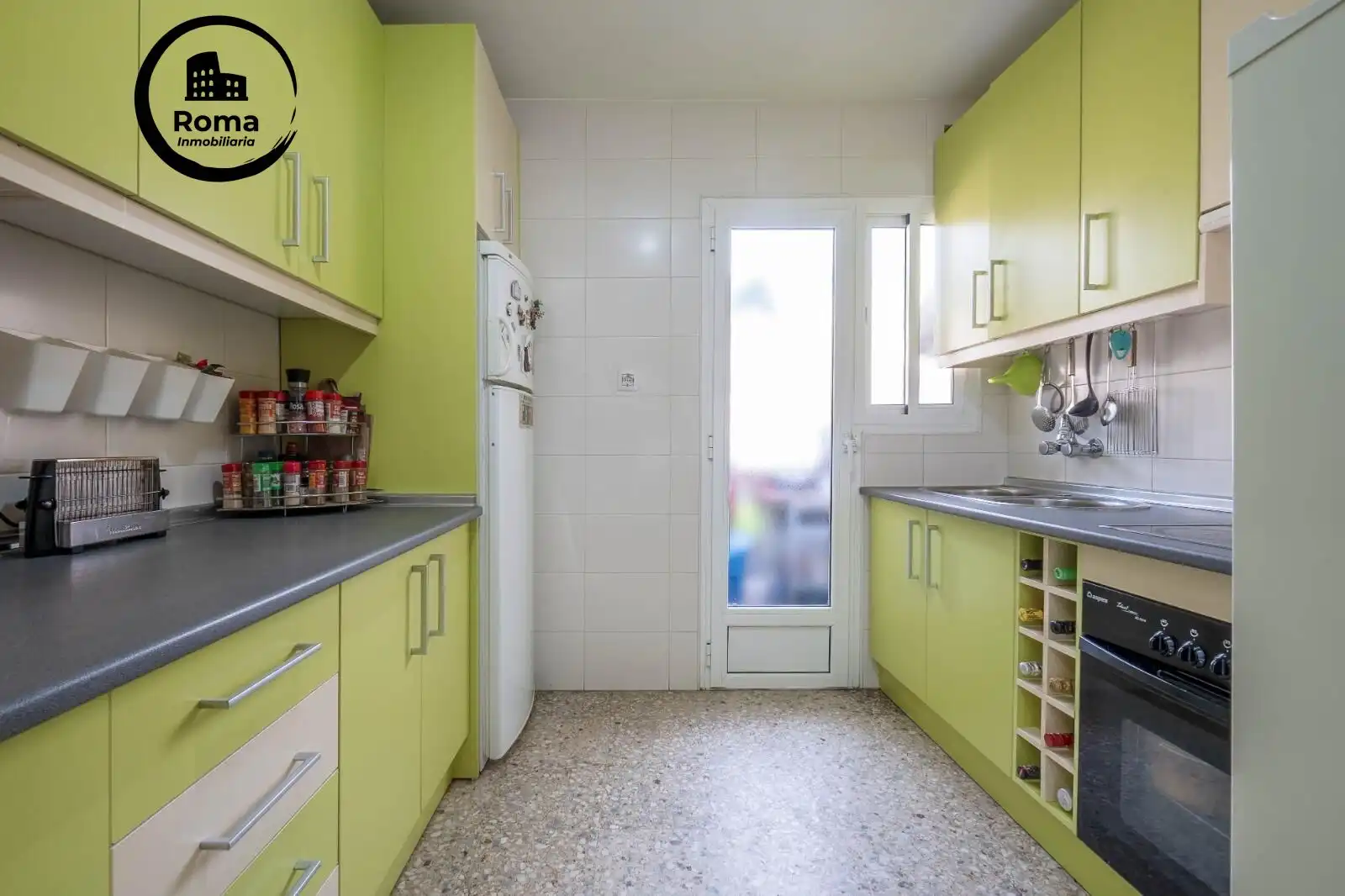 Kitchen of Flat for sale in Granada  with Air Conditioner, Heating and Terrace