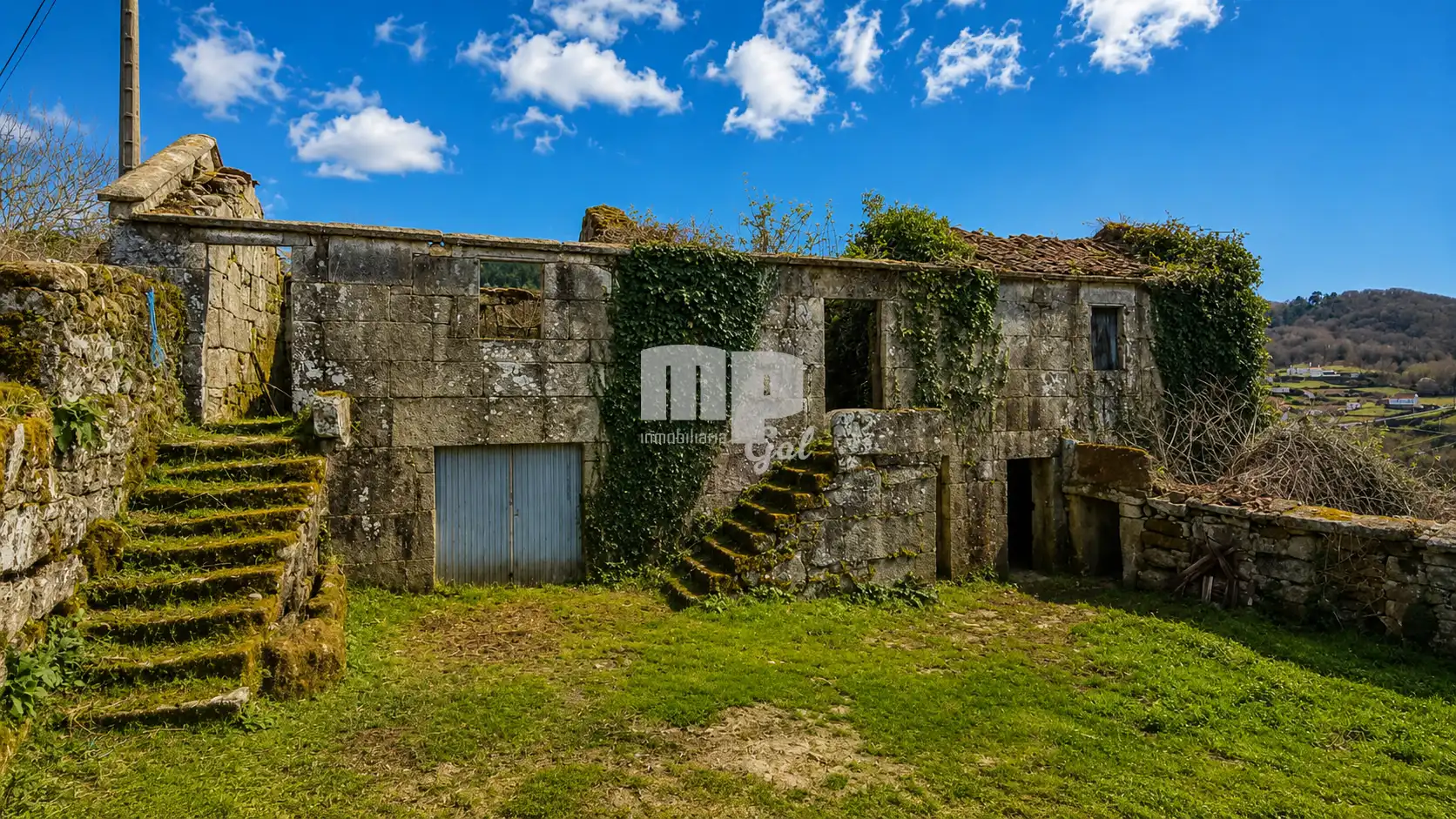 Casa rústica amb jardí en venda a Praza Igrexa