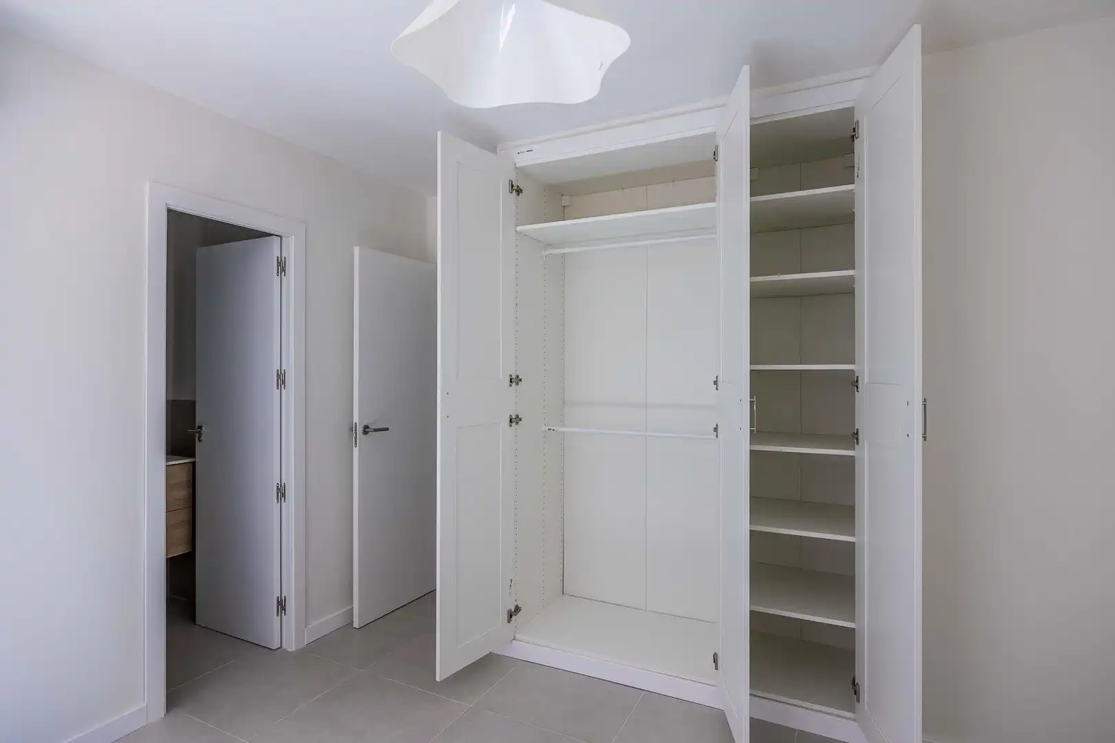 Bedroom of Flat for sale in Sevilla  with Air Conditioner