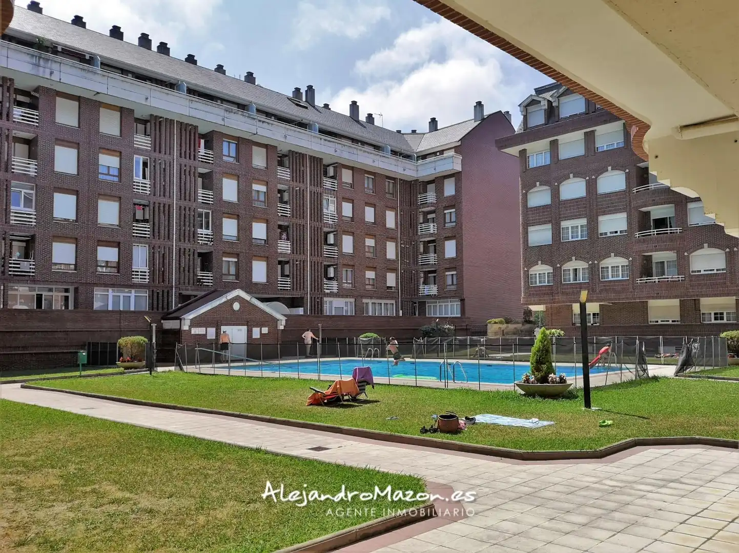 Exterior view of Flat for rent in Castro-Urdiales  with Heating, Terrace and Swimming Pool