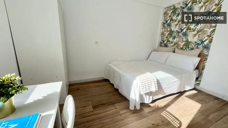 Bedroom of Flat for rent in Sevilla  with Air Conditioner, Heating and Furnished