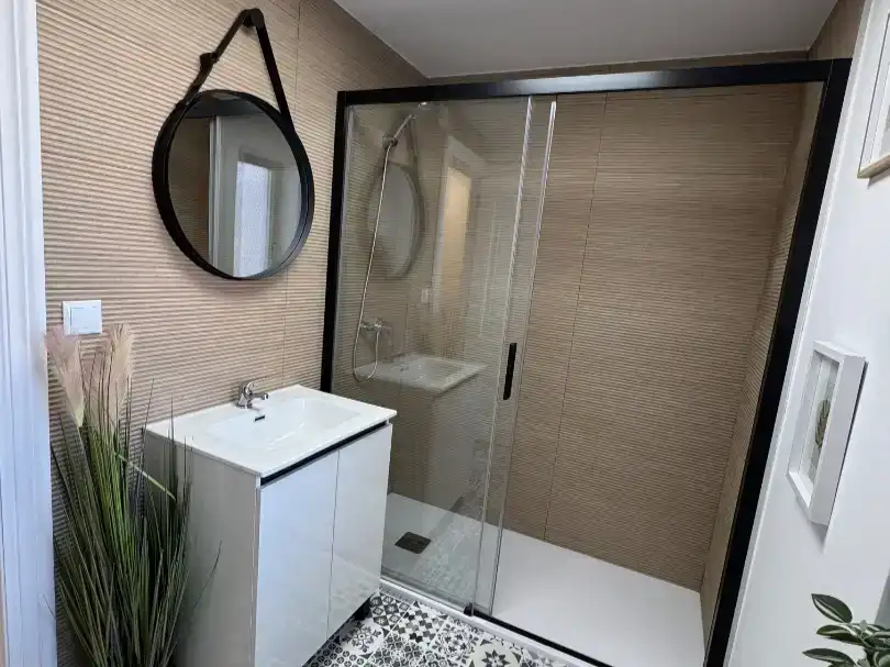 Bathroom of Flat for share in León Capital   with Parquet flooring and Furnished