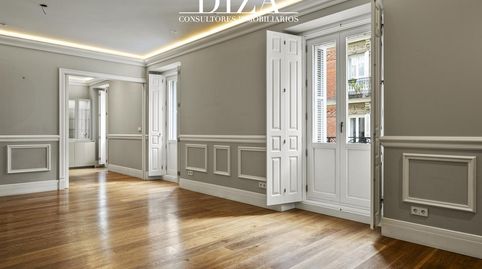 Edificio clásico a un paso de la Puerta de Alcalá
