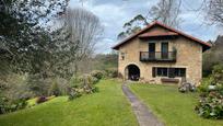 Vista exterior de Casa o xalet en venda en Alfoz de Lloredo amb Calefacció, Jardí privat i Parquet