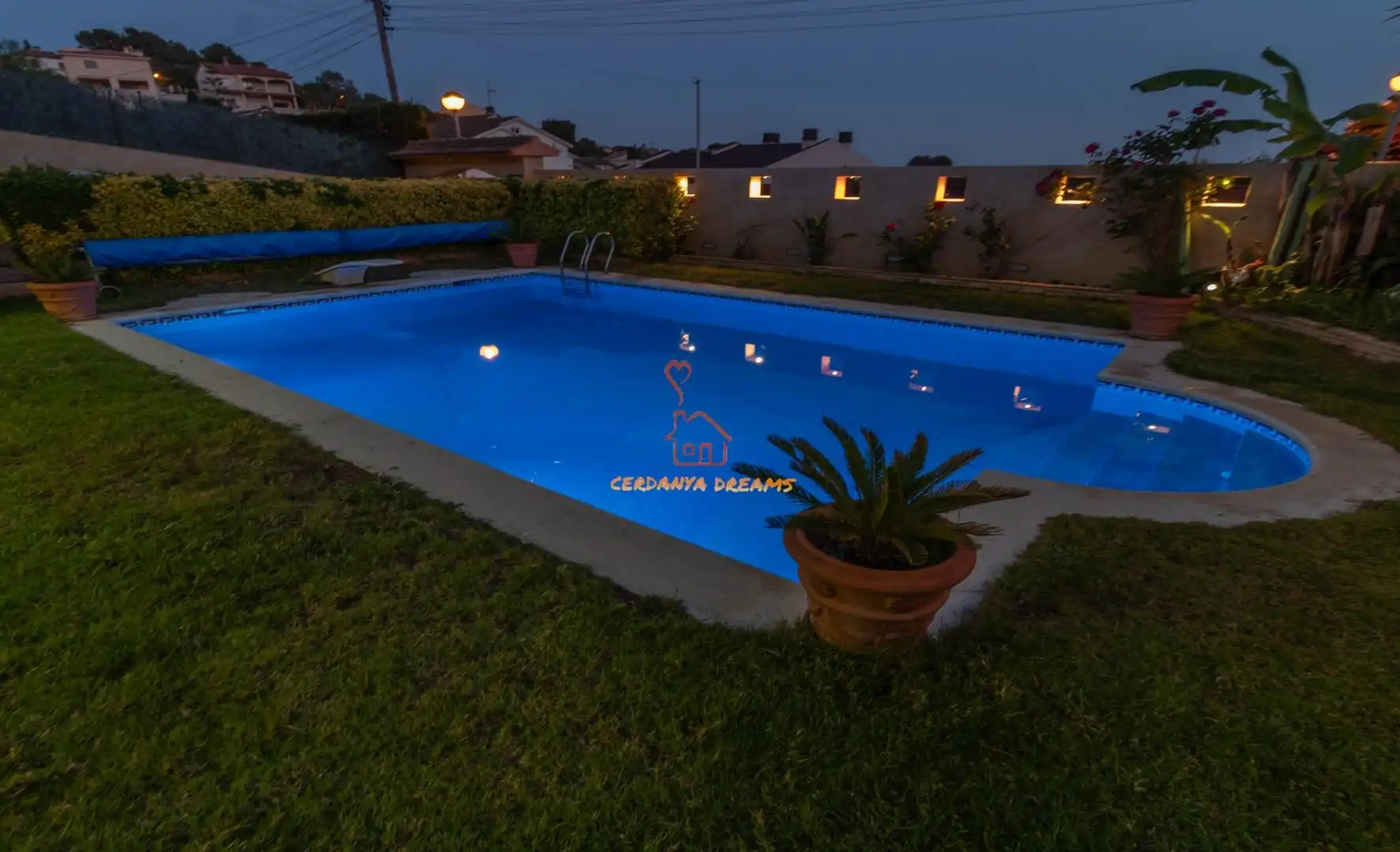 Swimming pool of Houses for sale in El Vendrell  with Air Conditioner, Heating and Private garden